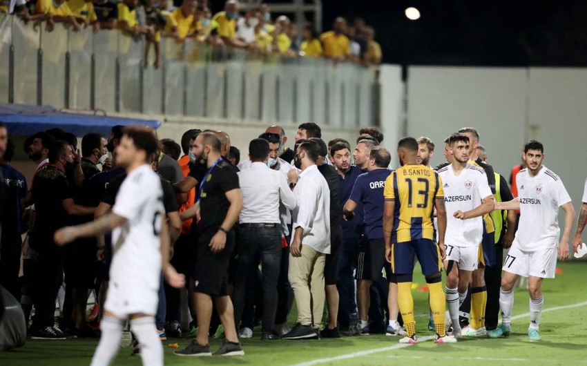 Qarabağ rəsmisi: Tribunadan baş məşqçimizə söyüş söyüblər