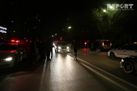 Bakıda sükan arxasında döyülən sürücü qəza törədib, xəsarət alanlar var - FOTO - VİDEO - YENİLƏNİB