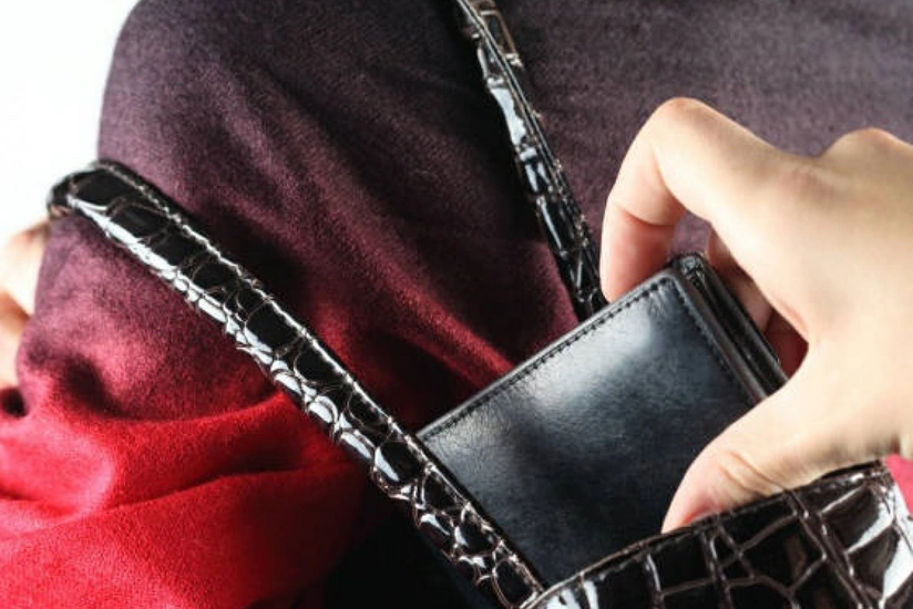 Bakıda 14 qadının çantasından oğurluq edən şəxsin məhkəməsi başlayır