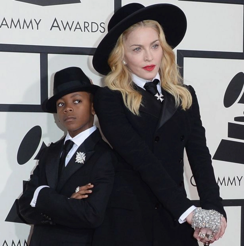 Madonna futbolçu olmaq istəyən oğulluğuna görə Portuqaliyaya köçür