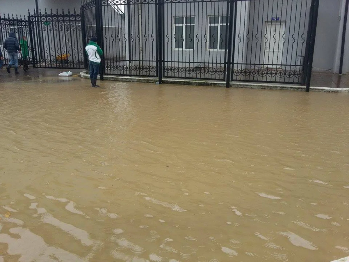 Xəzər Lənkəran Mərkəzi Stadionu su altında qalıb - FOTO