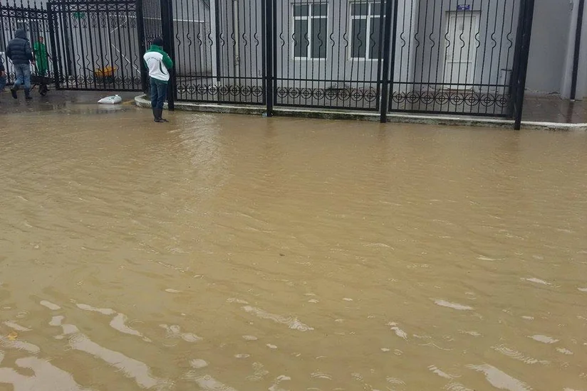 Центральный стадион Xазар Лянкяран затопило - ФОТО