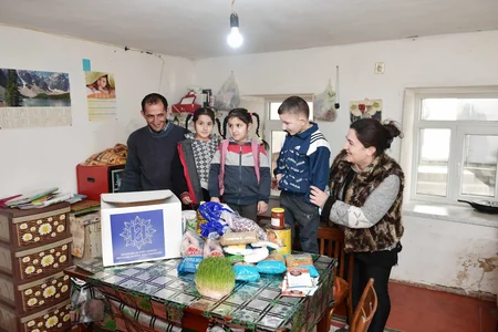 Heydər Əliyev Fondu ünvanlı sosial yardım alan ailələrə Novruz sovqatları paylayıb