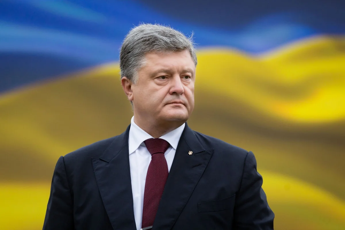 Poroşenko Rusiya bayrağının bütün dünyada qadağan olunmasını təklif edib