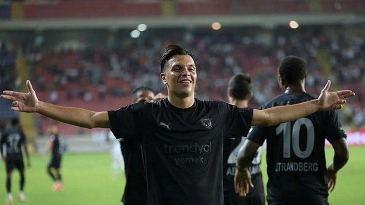 Azərbaycanlı futbolçu İkardi və Ceko ilə birlikdə həftənin oyunçusu adına namizəddir