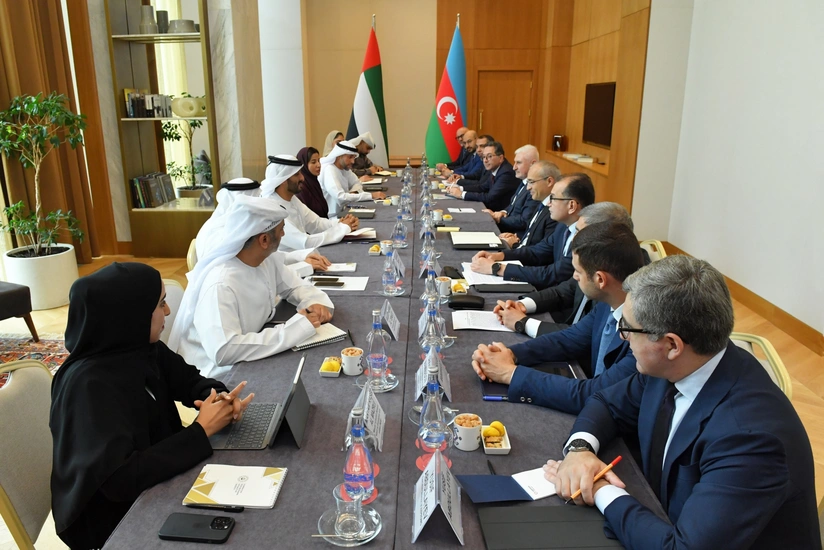 Azərbaycan BƏƏ ilə yaşıl enerji” üzrə investisiya layihələrini müzakirə edib
