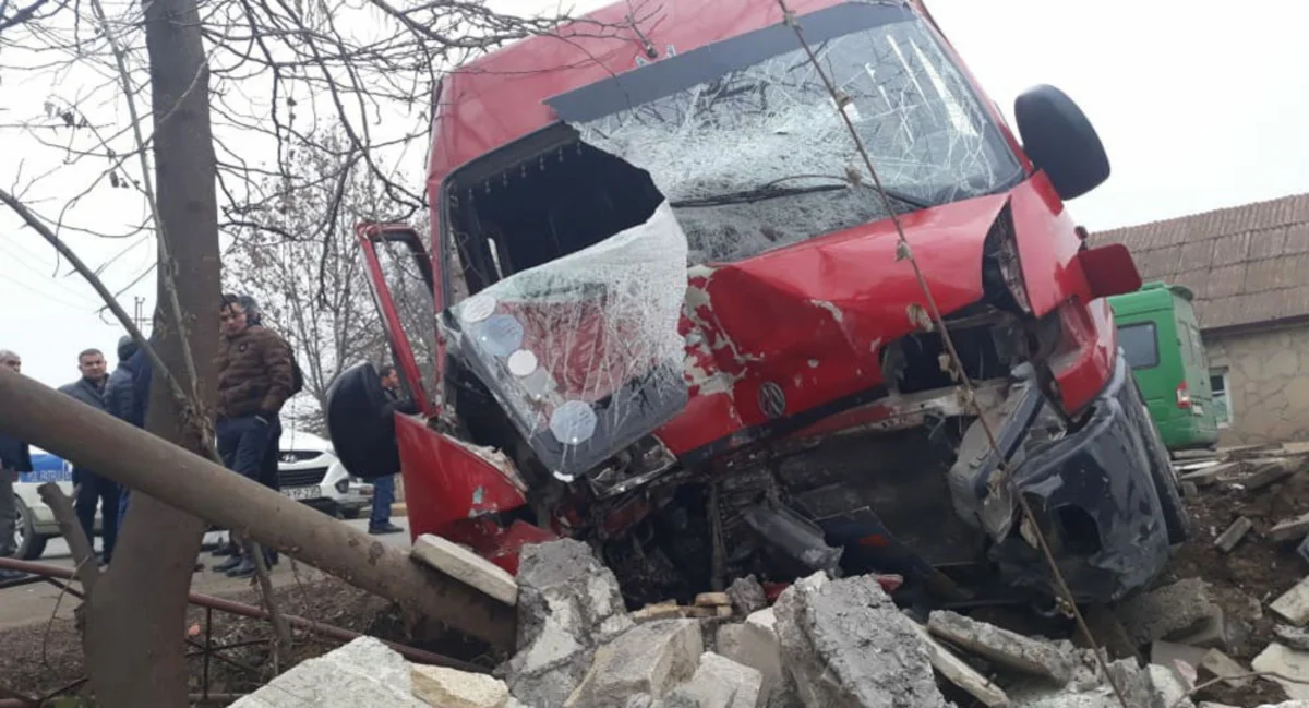 İmişlidə iki avtomobil toqquşdu, xəsarət alanlar var