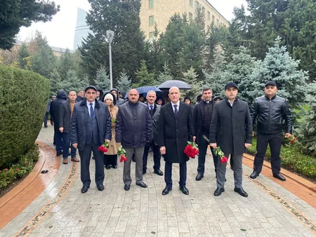 “Azərkontrakt”ın əməkdaşları Ulu Öndər Heydər Əliyevin xatirəsini yad edib