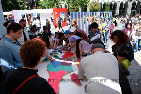 Tbilisidə Gürcüstan XİN-in pavilyonunda Bakıya həsr olunan art-obyekt nümayiş etdirilib  