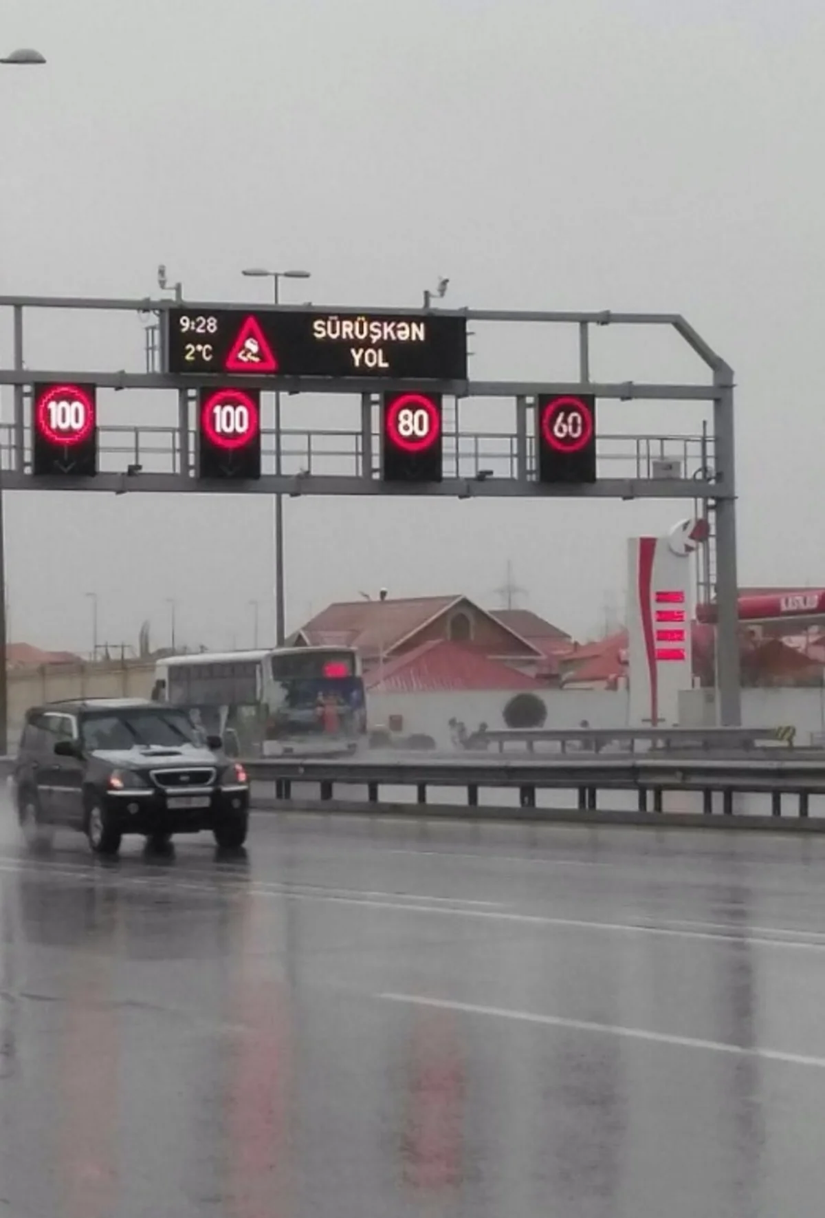 Bakının əsas avtomagistrallarında sürət həddi aşağı salınıb