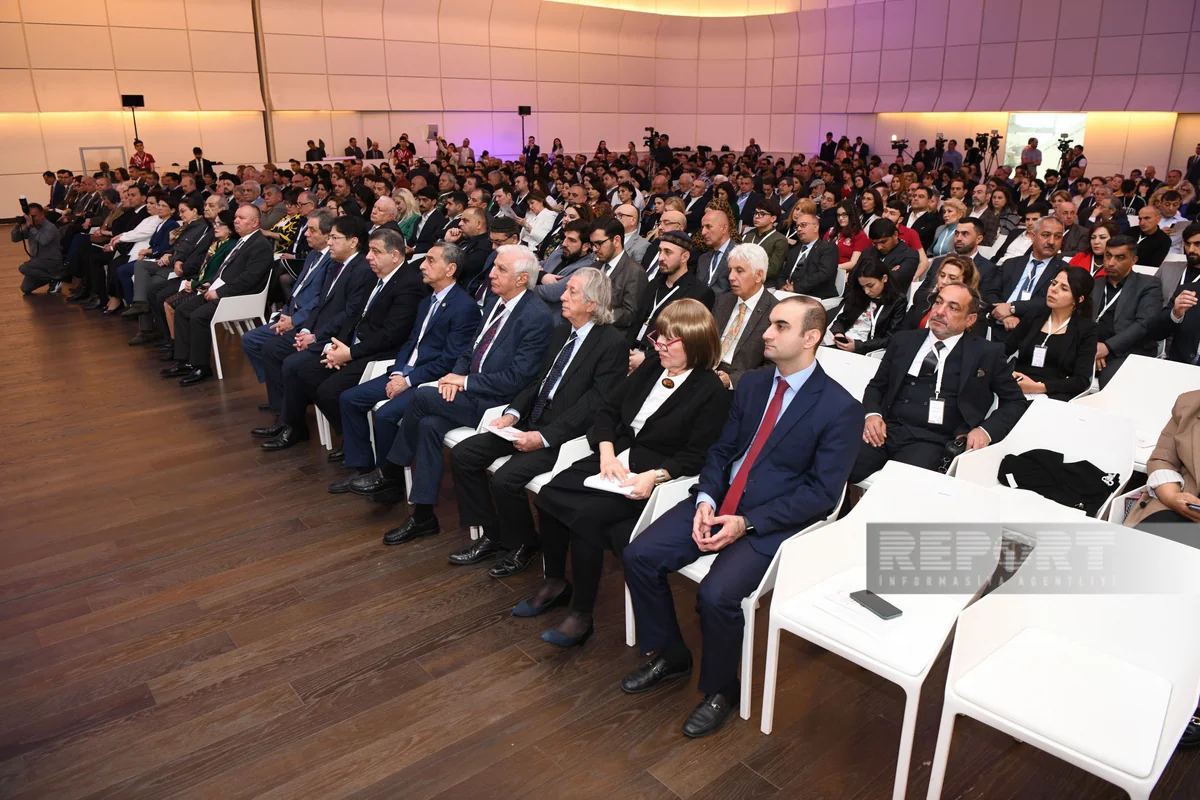 Teatr Forumunda Tbilisi və Dərbənddəki Azərbaycan teatrlarının problemləri qaldırılıb