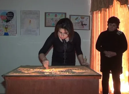 Biləsuvar sakininin qum və duzla yaratdığı əsərlər maraqla qarşılanır