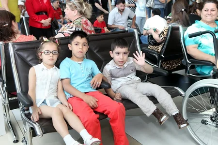 Nazirlik daha 25 nəfər sağlamlıq imkanları məhdud uşağı Türkiyəyə müalicəyə göndərib