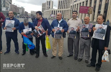 Azerbaijanis hold action in support of Fuad Abbasov in Moscow - PHOTO