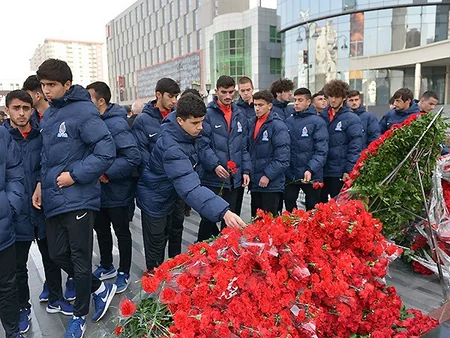 Millimizin üzvləri Xocalı faciəsinin qurbanlarını yad etdi - FOTO