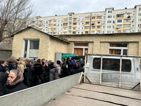 Состоялись похороны погибшего при землетрясении в Турции Гюндюза Назарзаде 
