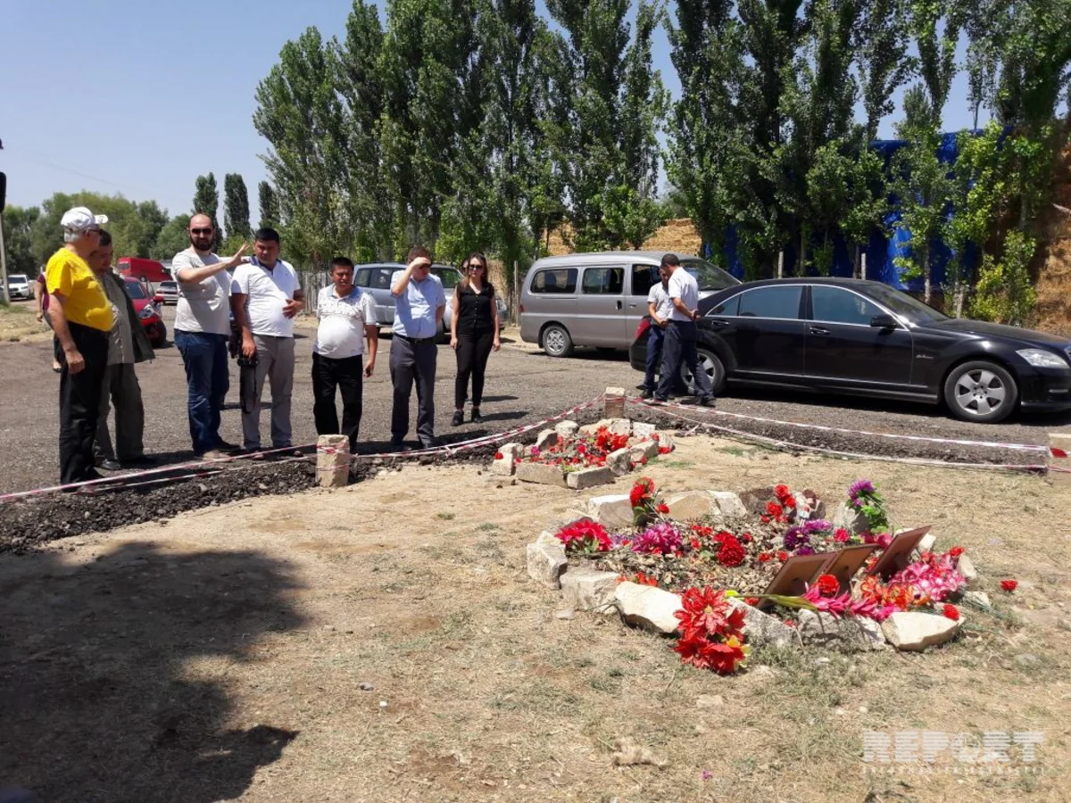 Özbəkistanın bir qrup yazar və jurnalisti Zəhra Quliyevanın məzarını ziyarət edib