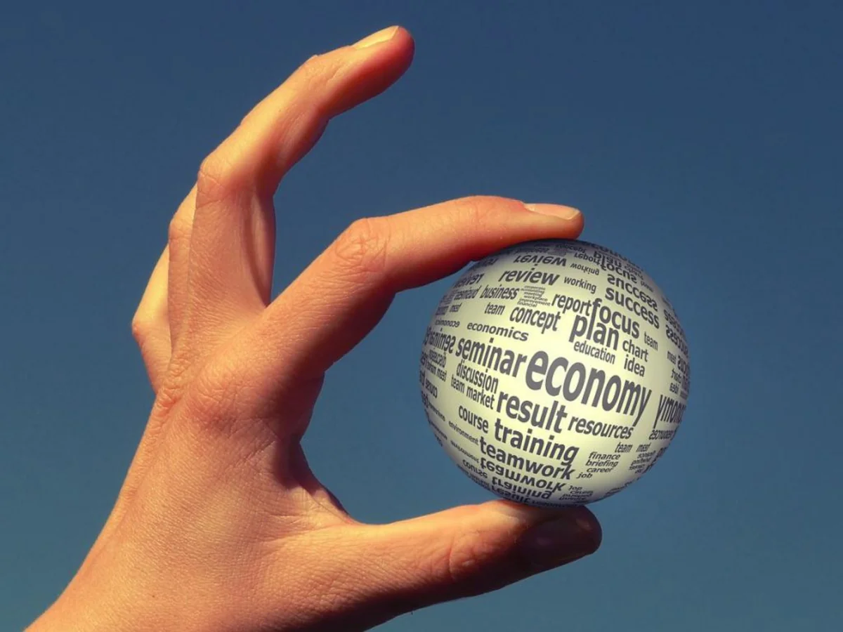 Темпы спада российской экономики сократились