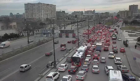 Bakının 15 küçə və prospektində sıxlıq müşahidə olunur