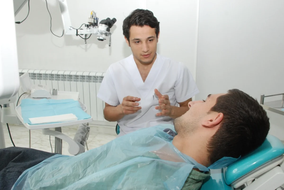 Həkim-stomatoloq: Diş məcunları seçərkən yaşıl rəngdə olanlara üstünlük vermək məsləhətdir - MÜSAHİBƏ