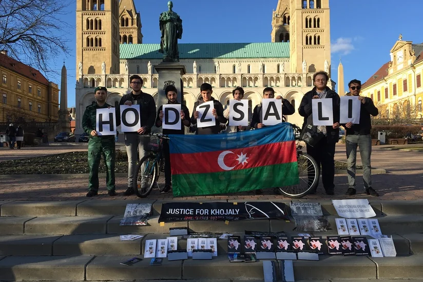 Azərbaycanlı tələbələr Macarıstanda Xocalı faciəsi ilə bağlı aksiya keçiriblər