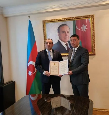 Qazaxıstan səfiri azərbaycanlı deputatlara yubiley medallarını təqdim edib