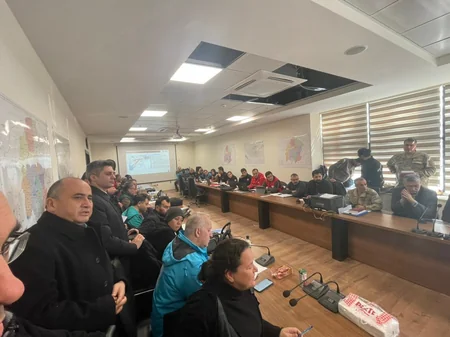 Ceyhun Bayramov Kahramanmaraşda AFAD-ın Kriz Mərkəzini ziyarət edib