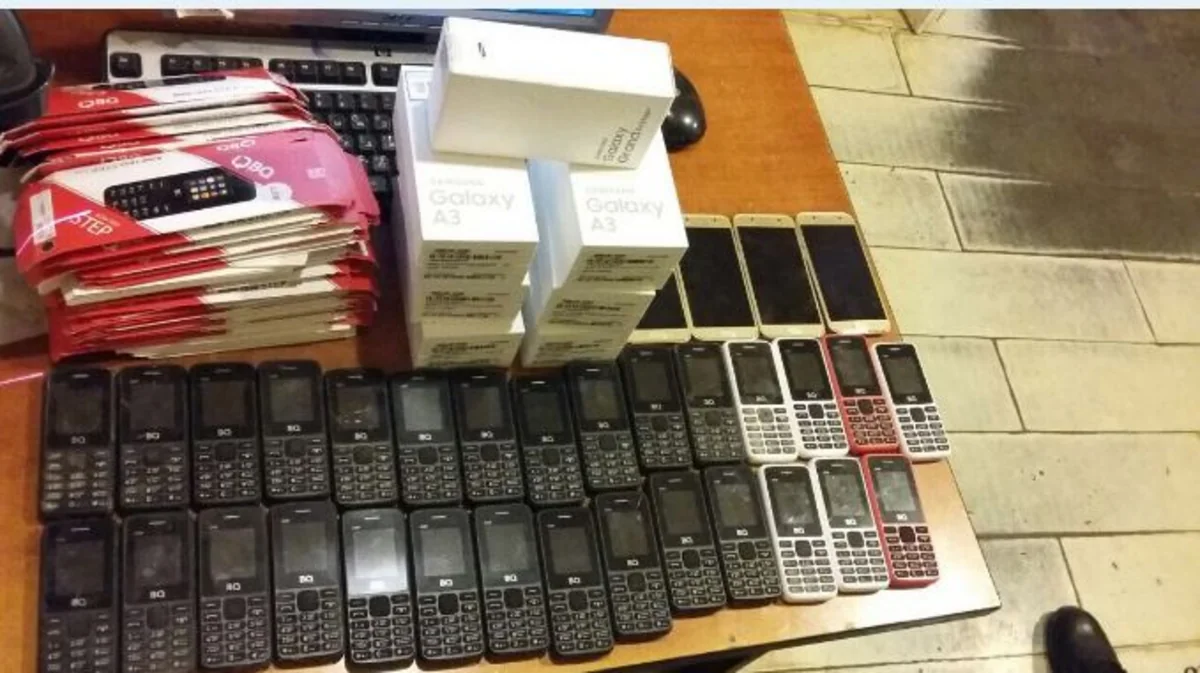 Azərbaycanda gömrük nəzarətindən gizlədilən 33 ədəd mobil telefon müsadirə edilib
