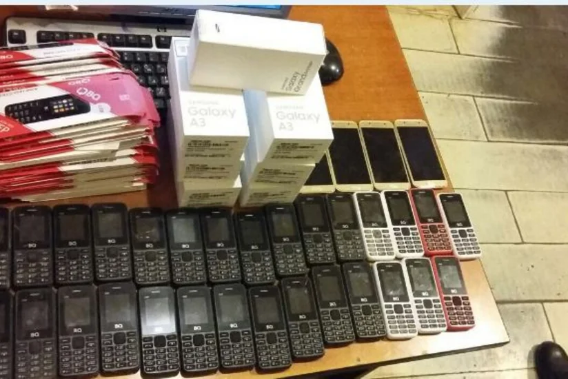 Azərbaycanda gömrük nəzarətindən gizlədilən 33 ədəd mobil telefon müsadirə edilib
