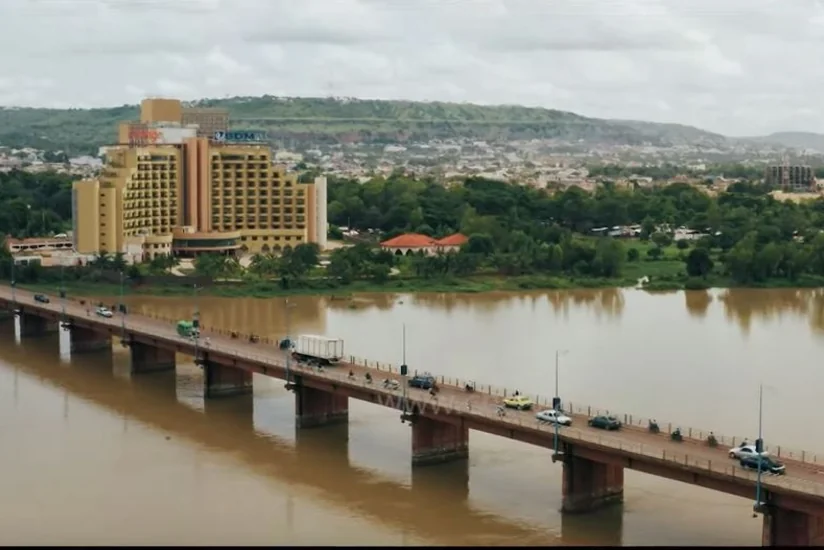 Франция продолжает вести колониальную политику по отношению к Мали