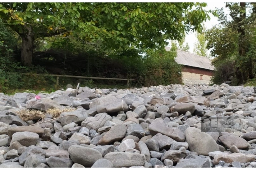 Oğuzda kənd yolu bərbad vəziyyətə düşüb