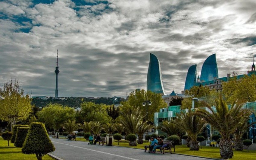Azərbaycanda parklarda gəzmək qadağan edildi