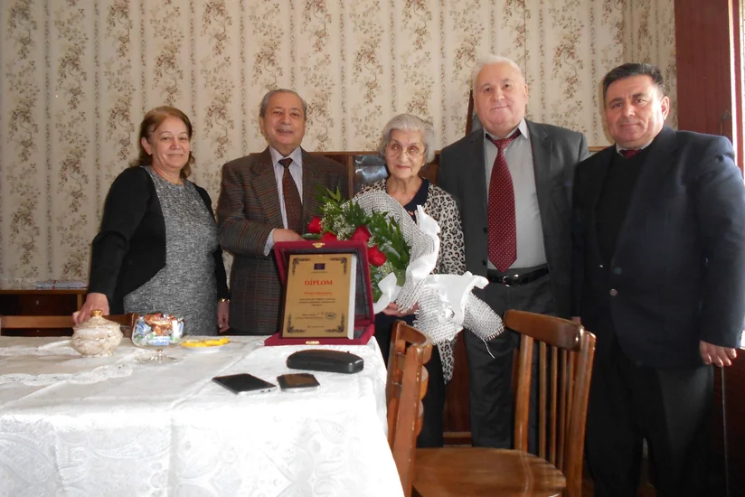 ​Mətbuat Şurasının nümayəndələri veteran jurnalisti ziyarət edib