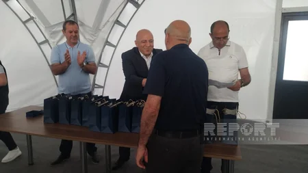 Families returning to Lachin receive keys to their homes