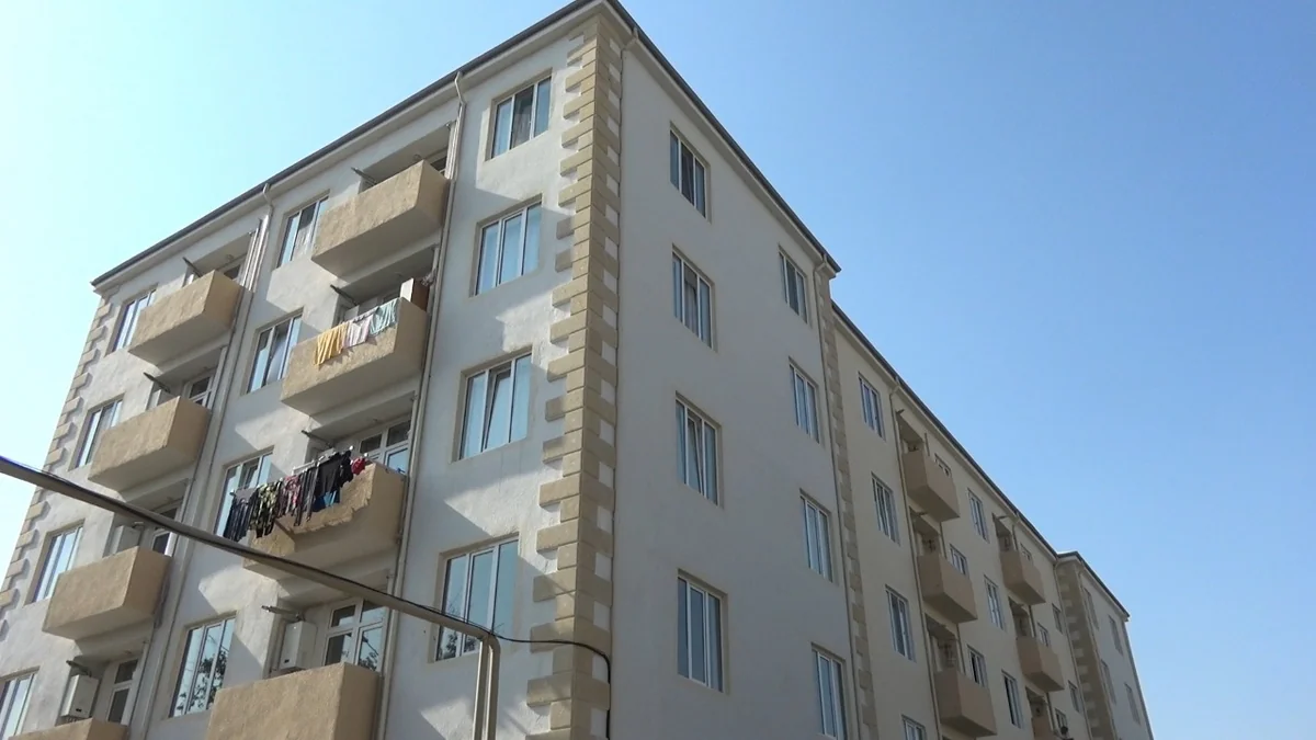 İki il əvvəl partlayış zamanı dağılan binanın yerində inşa edilən yeni binaya qaz verildi
