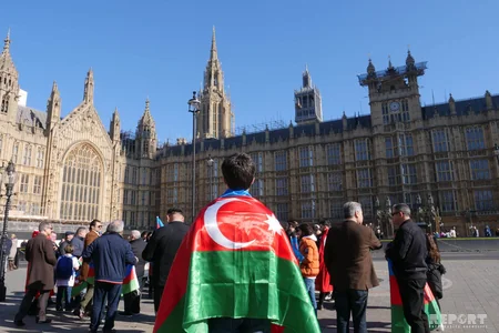 Azərbaycanlılar Xocalı soyqırımının 27-ci ildönümü ilə əlaqədar Londonda yürüş-mitinq keçiriblər - FOTO - VİDEO