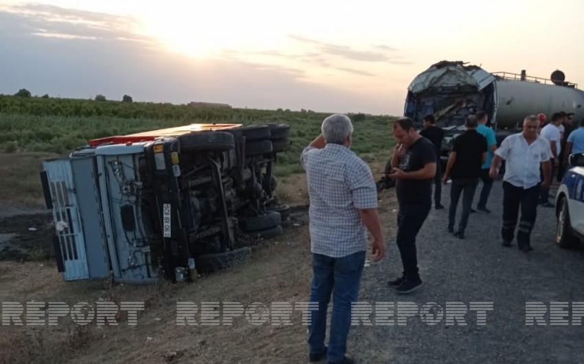 Biləsuvarda Man “KamAZ”a çırpılıb, ölən və yaralananlar var