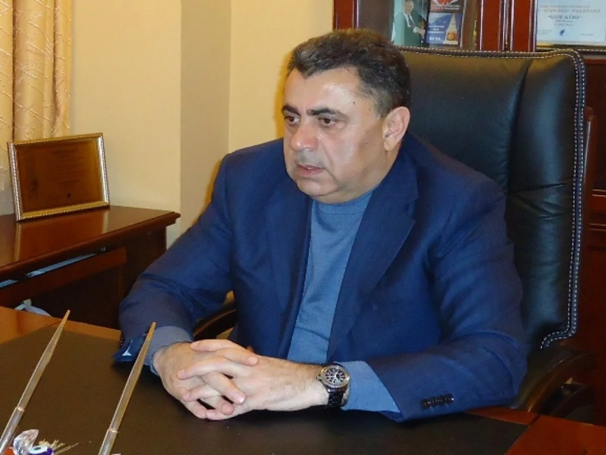 Şeyxin peyvənd olunan deputat qardaşı əhaliyə çağırış etdi