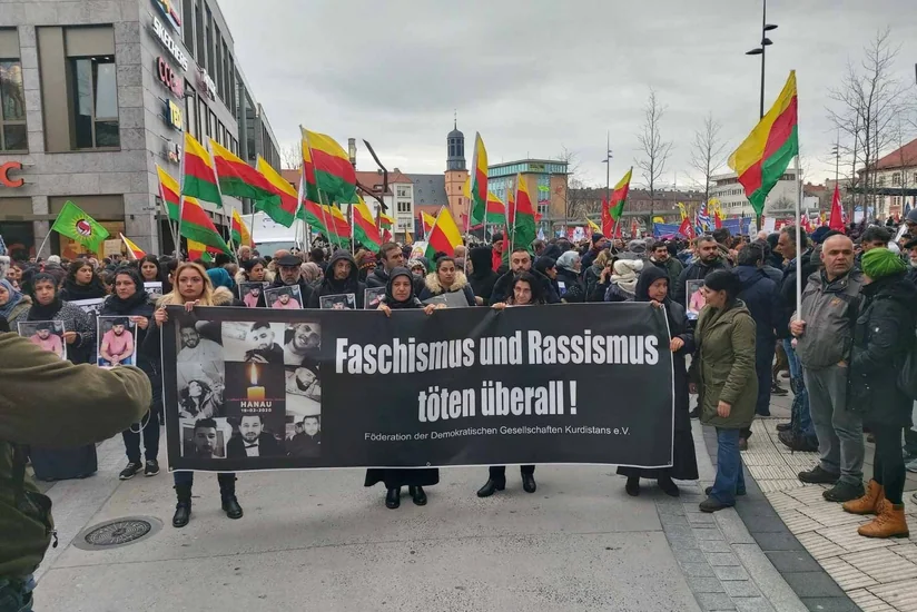 Almaniyada minlərlə insan irqçi terroru lənətlədi - FOTO