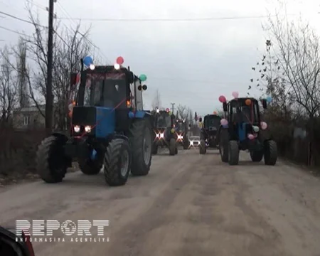 Tovuzda bəy maşınını traktor karvanı müşayiət edib - FOTO