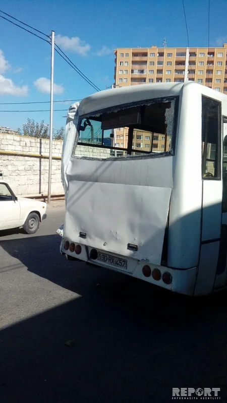 Bakıda iki marşrut avtobusu toqquşub, xəsarət alanlar var - FOTO