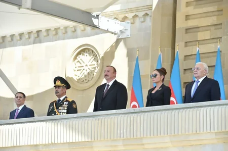 Azadlıq meydanında hərbi parad keçirilib - YENİLƏNİB-2
