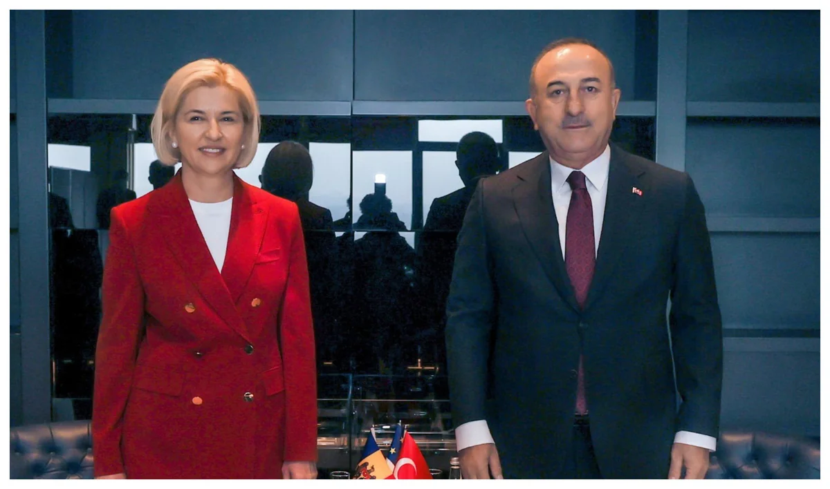 Mövlud Çavuşoğlu Moldovada Qaqauz Yerinin başçısı ilə görüşüb