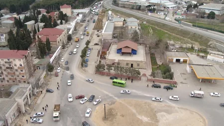 Bakıda sıxlıq yaşanan daha bir yol yenidən qurulur