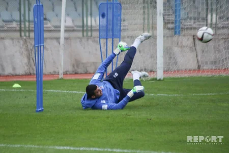 ​Azərbaycan millisi İsmət Qayıbov adına Bakıxanov qəsəbə stadionunda məşq edib - FOTO