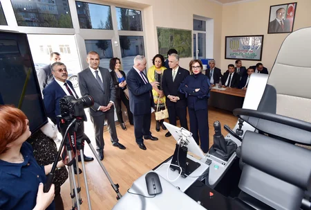 SOCAR və BMT rəsmiləri Eko-sürücülük simulyatoruna baxış keçiriblər
