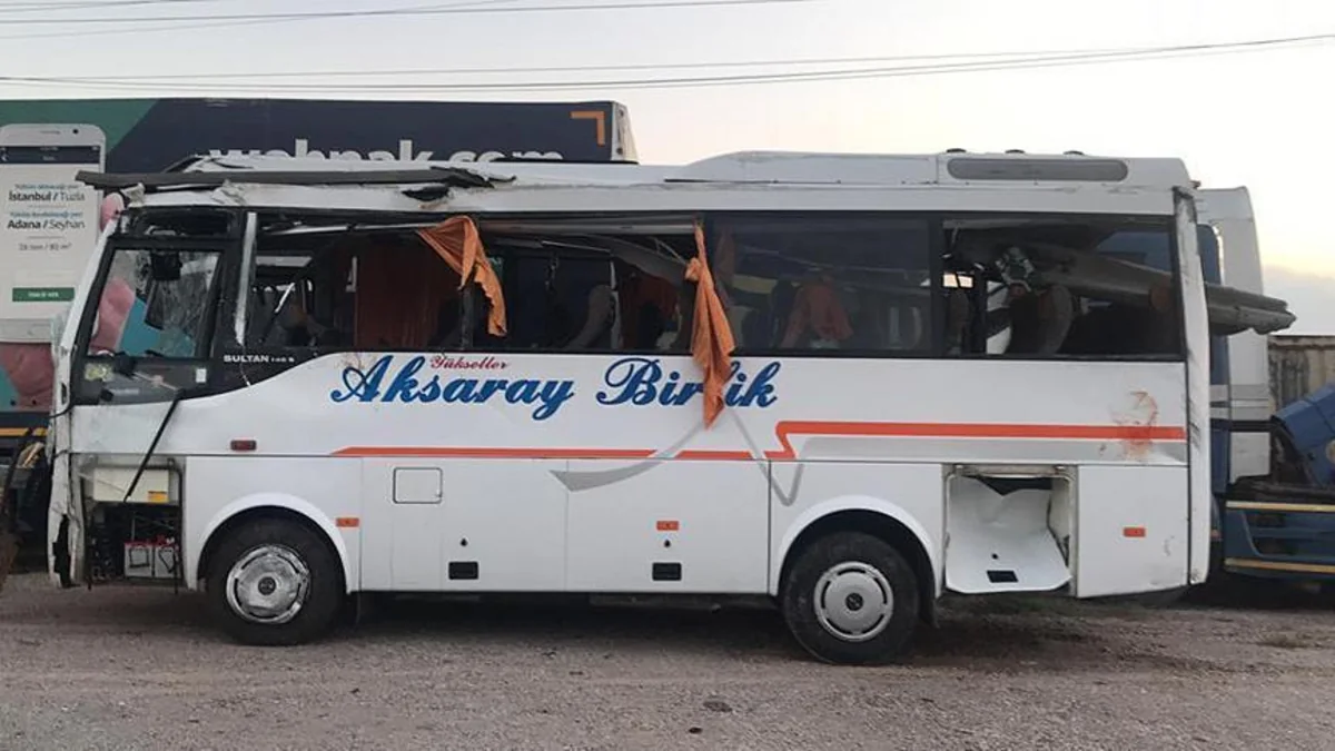 Türkiyədə şagirdləri aparan mikroavtobus aşıb, 1 nəfər ölüb, 18 nəfər yaralanıb