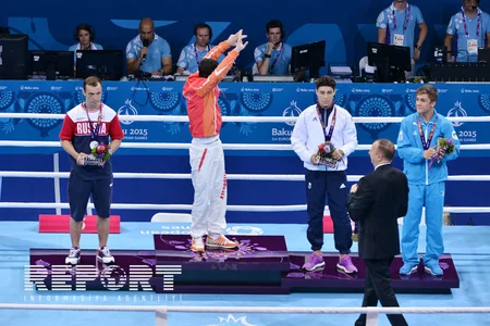 Prezident İlham Əliyev Bakı 2015də qalib gələn Pərviz Bağırova qızıl medalı təqdim edib - FOTO