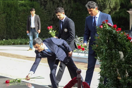 Beynəlxalq Cüdo Federasiyası rəsmiləri ümummilli lider Heydər Əliyevin məzarını ziyarət ediblər