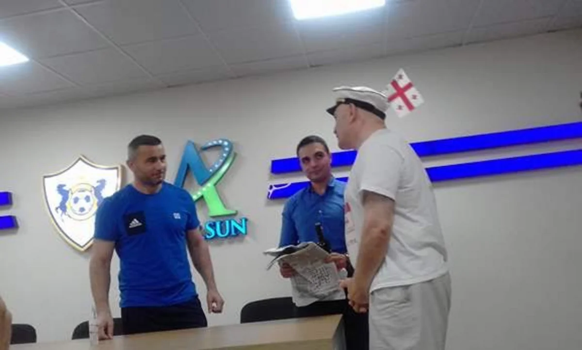 “Qarabağ”ın baş məşqçisinə şərab hədiyyə olunub